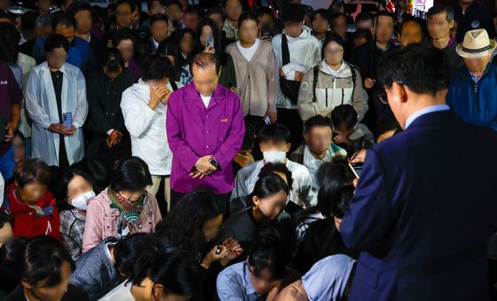 한학재 총재 구속영장 발부, 슬픔에 잠긴 신도들