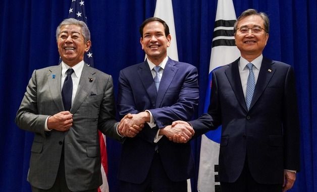 손 맞잡은 한미일 외교수장