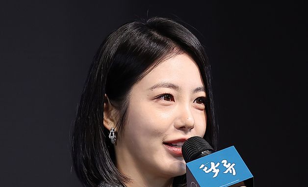 인사말 하는 신예은