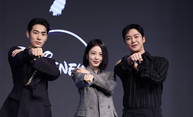 박서함·신예은·로운 '탁류 파이팅!'