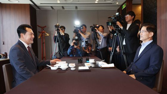 마주 앉은 장동혁·김문수