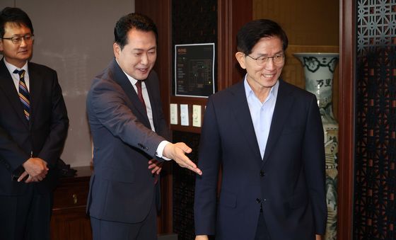 김문수 전 장관 안내하는 장동혁 국민의힘 대표