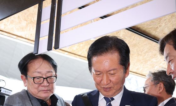 BIFF 굿즈 구매하는 정청래