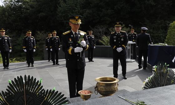 홍영근 서울소방재난본부장, 소방충혼탑 참배