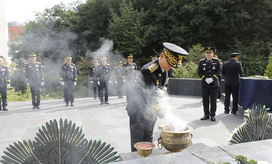 홍영근 서울소방재난본부장, 소방충혼탑 참배