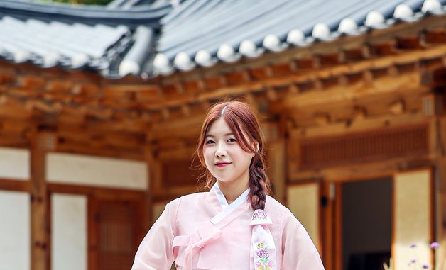 성민지, 곱디고운 한복 자태