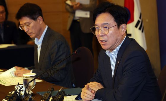 김영훈 장관, 업계에 추락사고 예방 강조