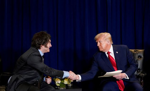 [포토] '남미 트럼프' 밀레이와 만난 트럼프 대통령