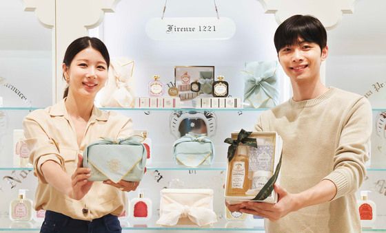 신세계百, '2025 추석 산타마리아노벨라 기프트 세트' 선봬