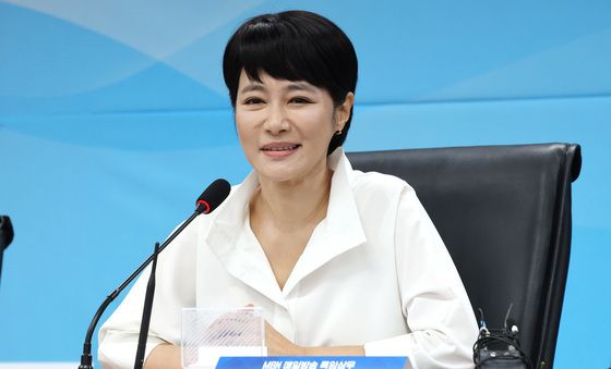발언하는 김주하