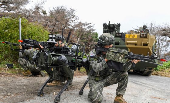 해병대 다족 로봇 출동