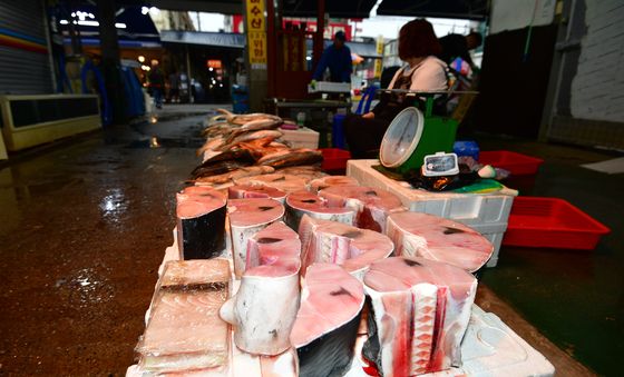 다가오는 추석 '돔배기 사가세요'