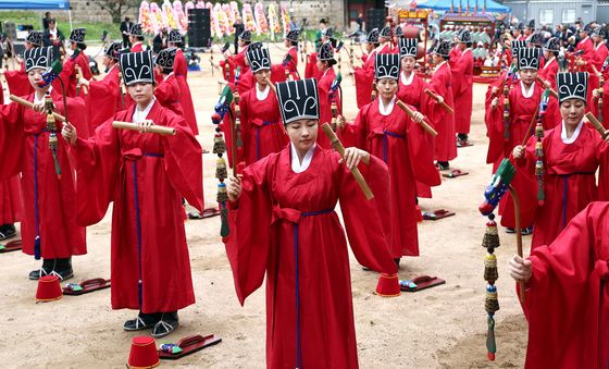 기품있는 팔일무