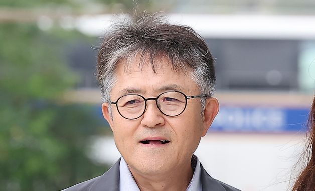 이재필 궁능유적본부장, '종묘 차담회 의혹' 참고인 조사 출석