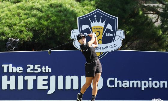 티샷 치는 고지우