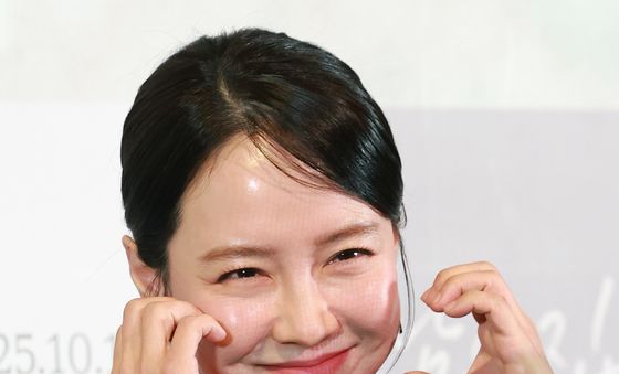 송지효, 사랑스러운 볼 하트