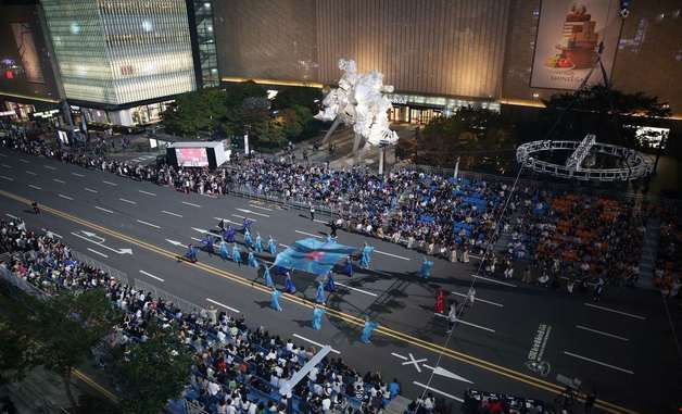 9차선 도로가 콘서트장으로 변신