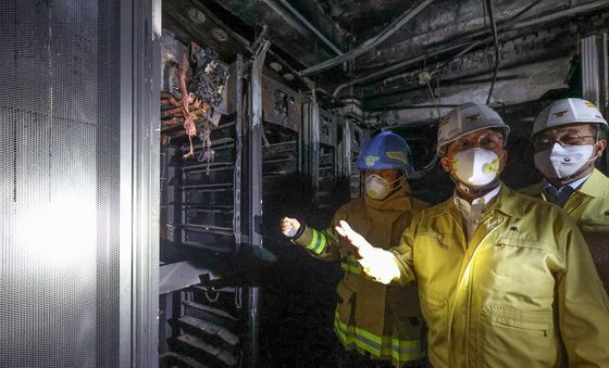 국가정보자원관리원 화재현장 둘러보는 김민석 국무총리