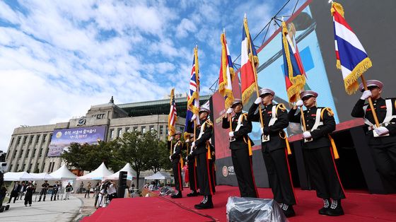 6·25전쟁 참전국 국기입장