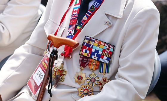 '희생과 용기를 잊지 않겠습니다'