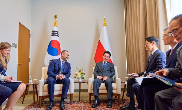 한·폴란드 정상회담 하는 이재명 대통령