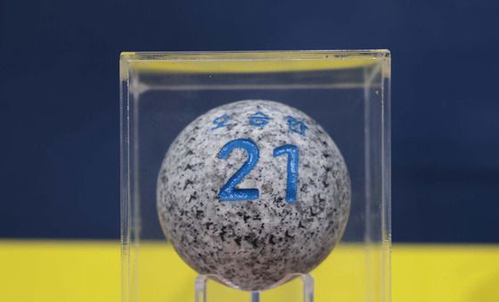 오승환 은퇴투어, 키움의 선물은 화강암 '돌직구'