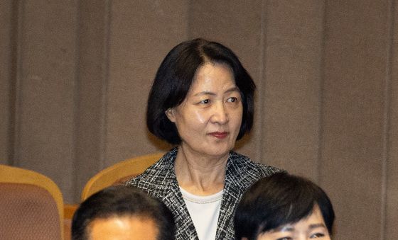 무제한토론 종결 투표하는 추미애 법사위원장