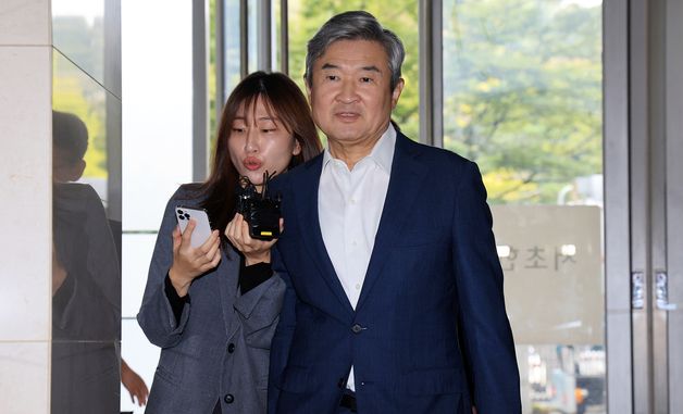 조태용 전 국정원장, 취재진 질문에 묵묵부답