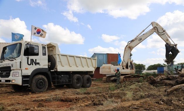 잔해물 정리하는 한빛부대 장병들