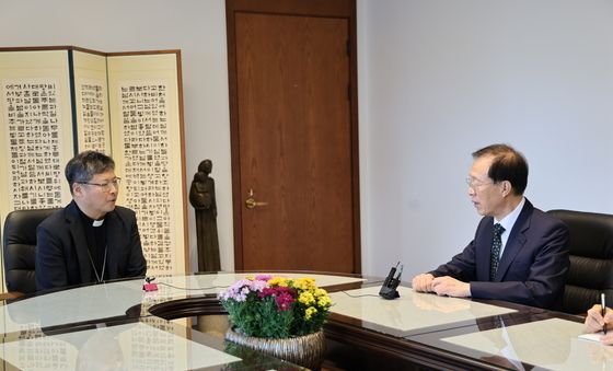 정순택 대주교, 이석연 국민통합위원장 접견