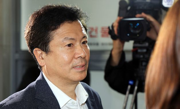 참고인 신분으로 특검 출석하는 전하규 국방부 대변인