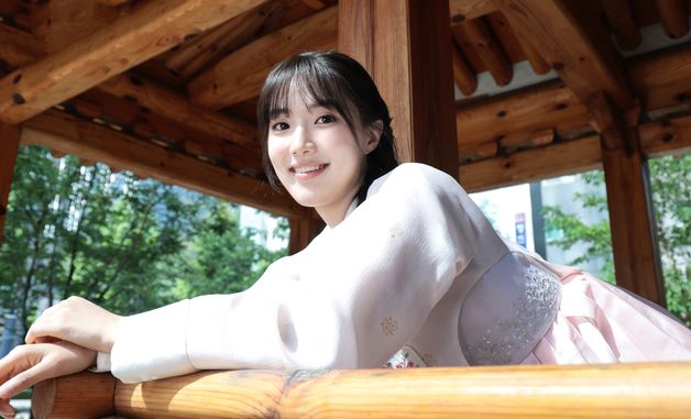 윤서아, 해사한 미소