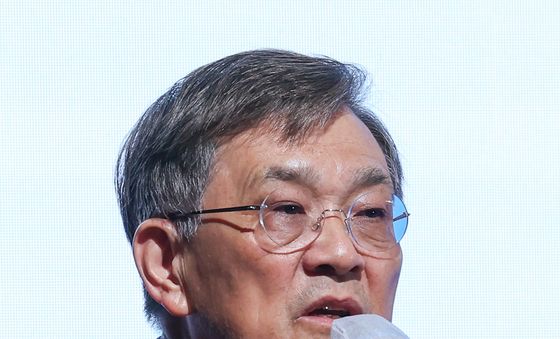 축사하는 권오현 위원장