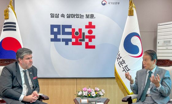 권오을 장관, 주한 캐나다대사 접견