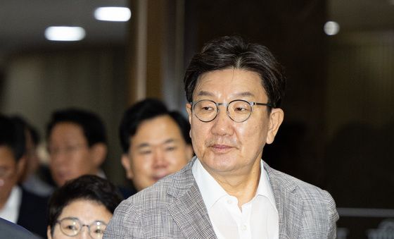 긴급 규탄대회 향하는 권성동