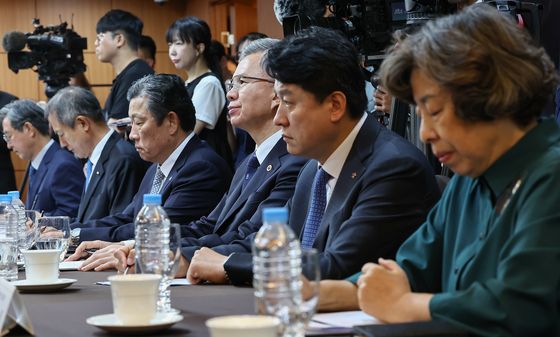 정은경 장관 발언 듣는 보건의약단체장들