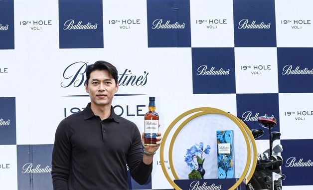 발렌타인 행사 참석한 브랜드 모델 현빈, “시간은 우리를 기다려 주지 않으니까”