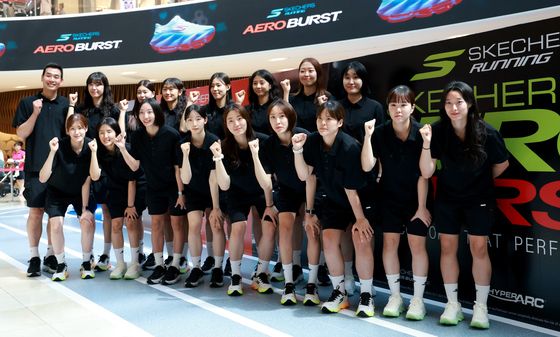정관장 레드스파이크 배구단, 에어로 러닝화 팝업스토어 오픈 행사 참석