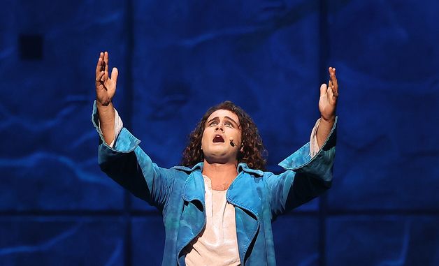 플로 칼리, 혼을 실은 무대