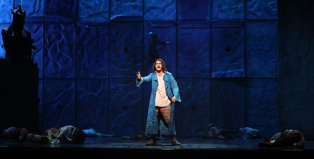 플로 칼리, 열정적인 무대