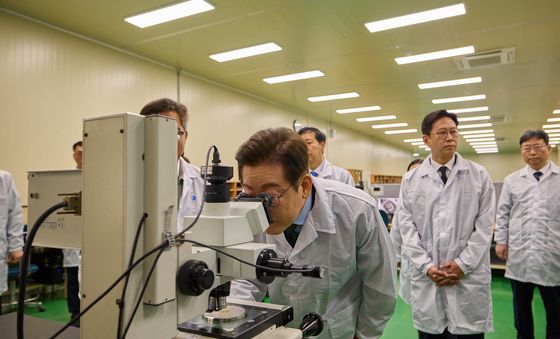 이재명 대통령, 강소기업 시찰