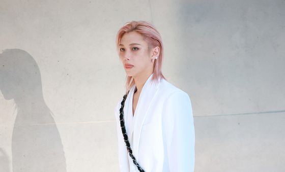 필릭스, 수줍은 입장