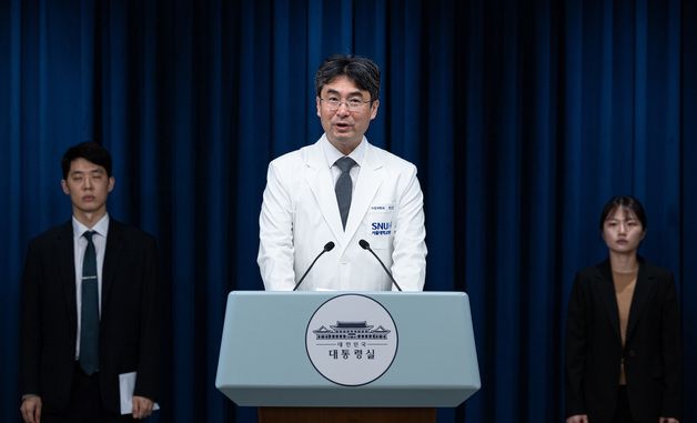 박상민 대통령 주치의, 영부인 일정 관련 브리핑