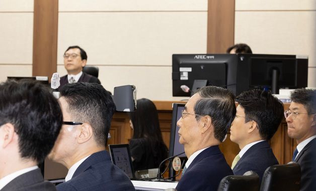 한덕수 전 국무총리, 내란방조 혐의 첫 재판 출석