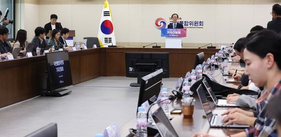 기자간담회 갖는 이석연 국민통합위원장