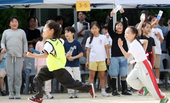 "청군 이겨라! 백군 이겨라!"