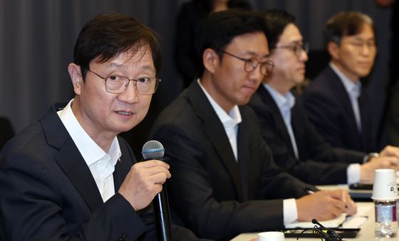 가상자산사업자 CEO 간담회 모두 발언하는 이찬진 금감원장