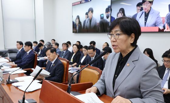 업무 보고하는 정은경 장관