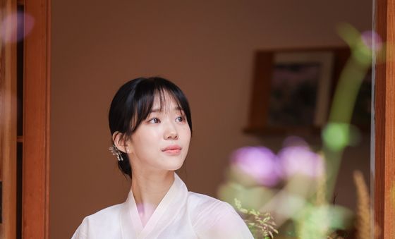 이소이 '한복 입고 인사드려요'
