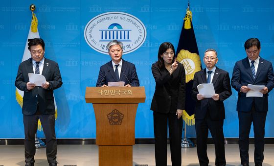 지귀연 판사 룸살롱 접대 의혹 최초 제보자, '신속하고 강력한 수사 촉구'